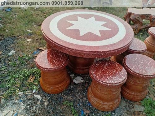  Bàn Ghế Đá Mặt Đỏ Trắng