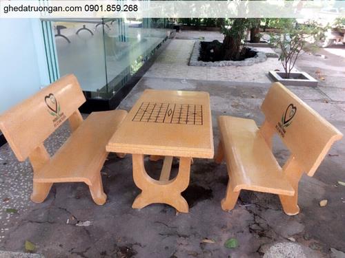  Bàn Ghế Đá Màu Vàng
